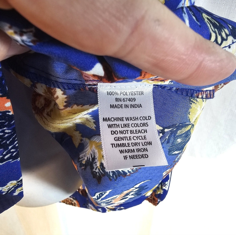 2/$20 Jaquline Design Studio 3X Keyhole Neck Floral Top - Picture 4 of 7
